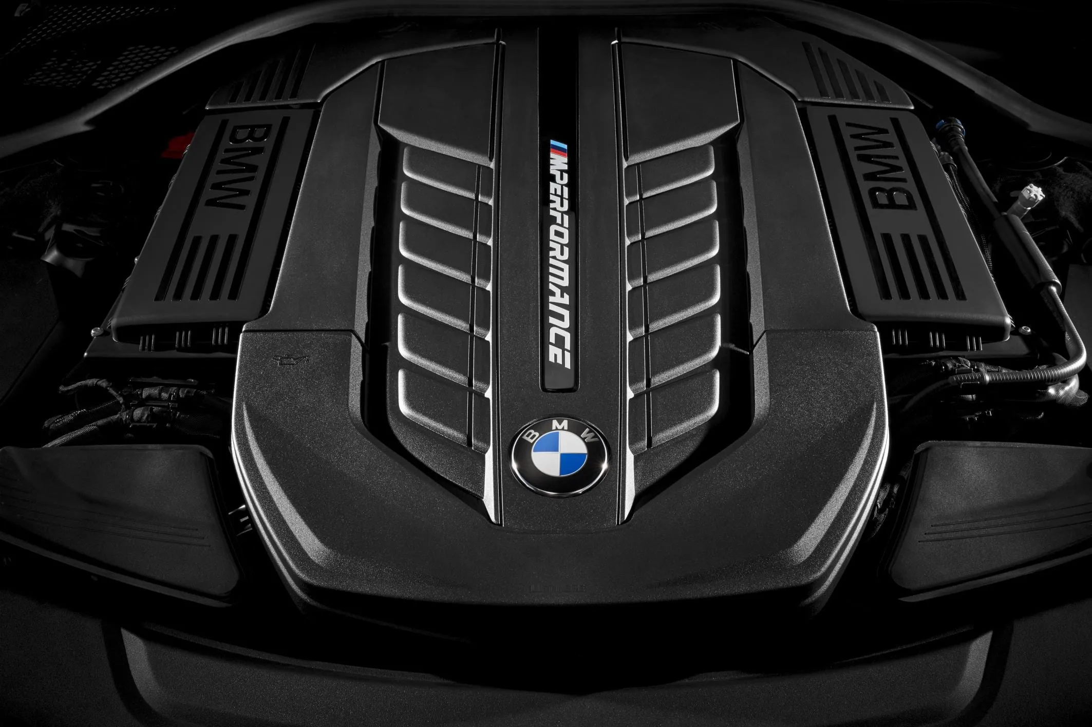 BMW M7 Engine