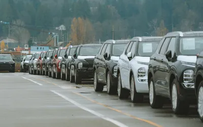 Buying a 2025 Model Late in the Year: When Discounts Beat Waiting for 2026
