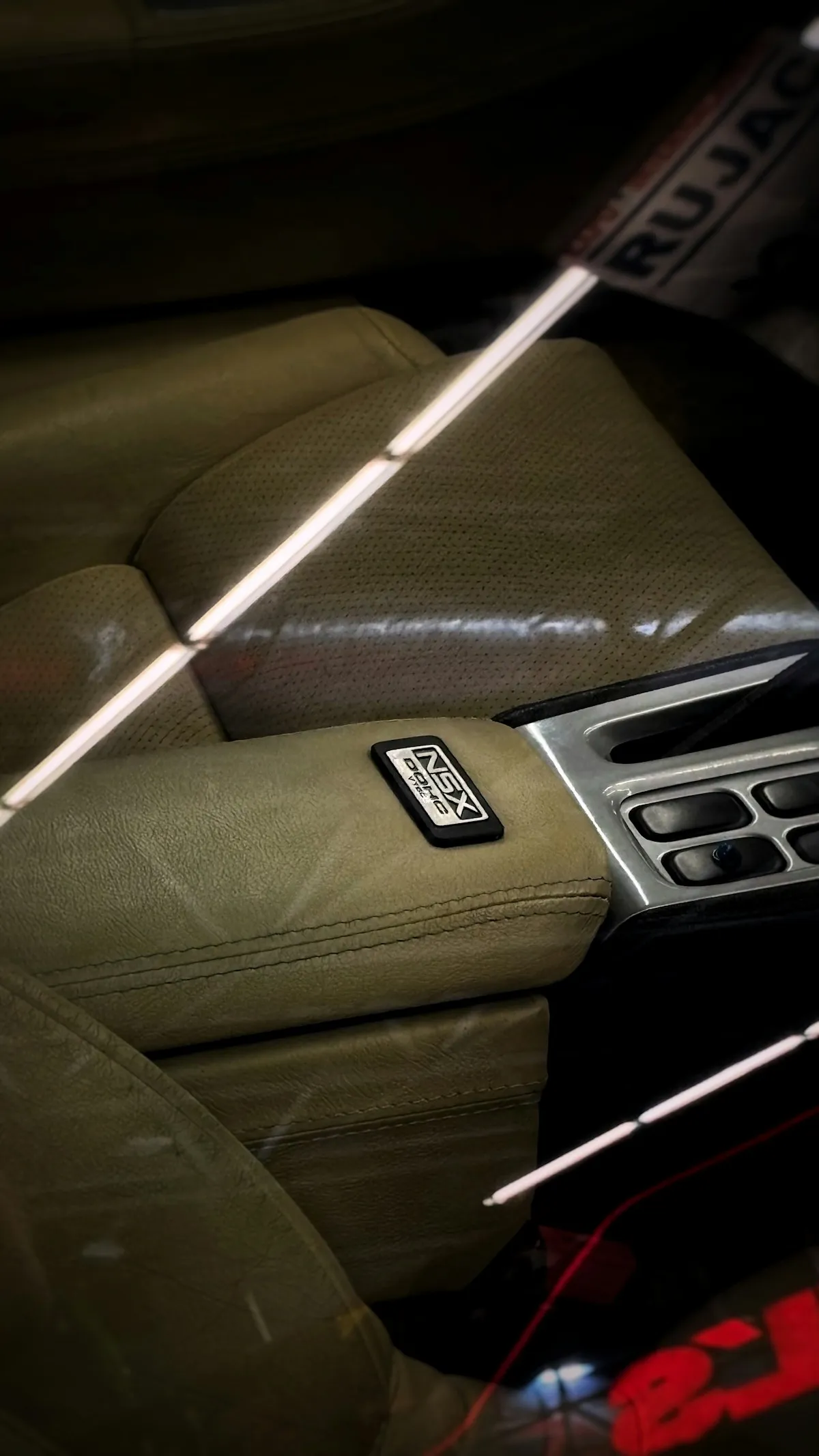Summer Interior Protection: Sunshades, Seat Covers, and Cleaning Tools Worth Buying