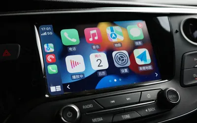 Wireless CarPlay Adapters and Phone Mounts: Easy Tech Upgrades for Older Cars